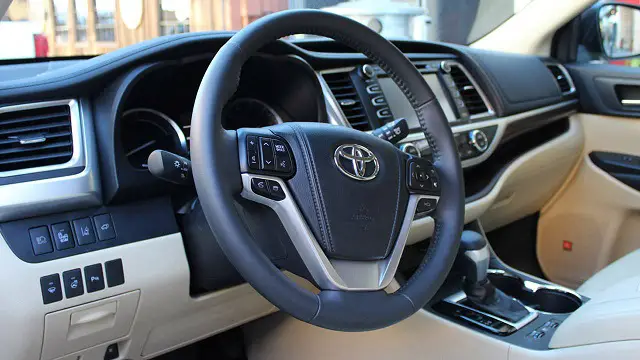 2015-Toyota-Fortuner- Dashboard