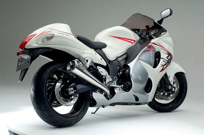 Suzuki-Hayabusa-New-Model-White-Color-Heavy-Bike