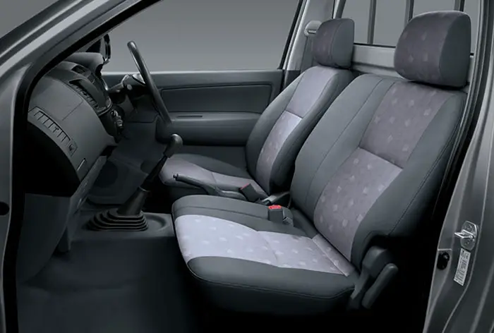 Toyota-Hilux-4x2--Seats