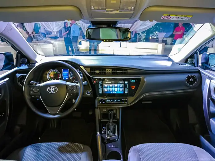 Toyota-Xli-2017-Interior