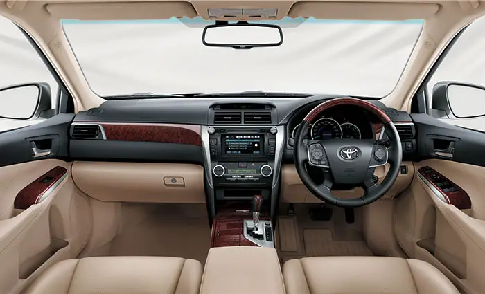 toyota-camry-2017-interior