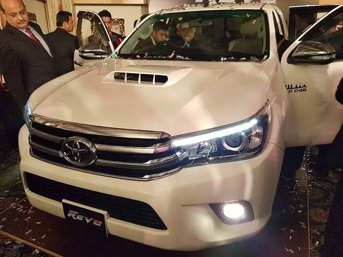 toyota-hilux-revo-4x4-new-model