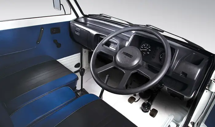 Suzuki-Ravi-Interior